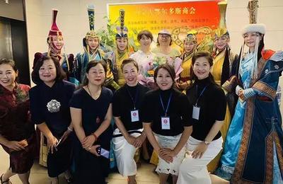 品味艺术之美——朗诵与艺术展示沙龙暨“什么是美”专题讲座圆满举行